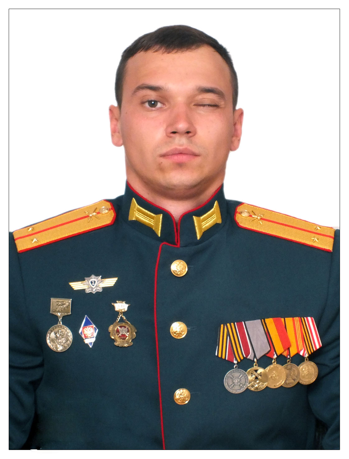 Сергей Макаренков — мужественный парень, который строит новую, спортивную, карьеру