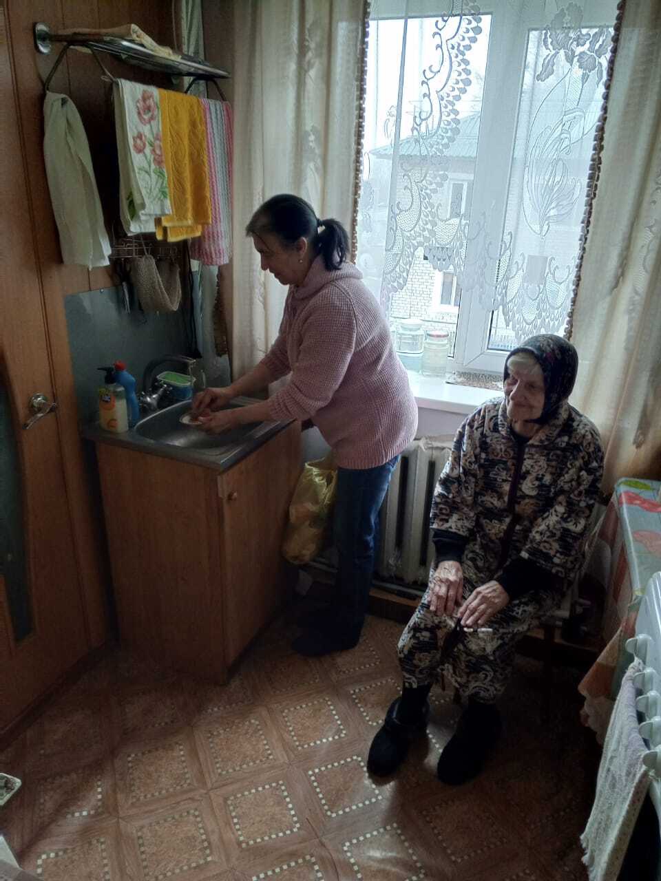 Брасовские соцработники приняли участие в акции «Забота и внимание ветеранам»