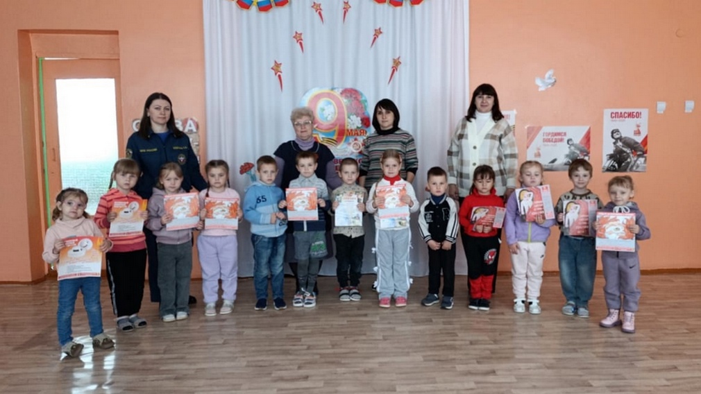 В Погребском детском саду побывала ведущий специалист-эксперт ОНДПР по Брасовскому району Елена Скворцова