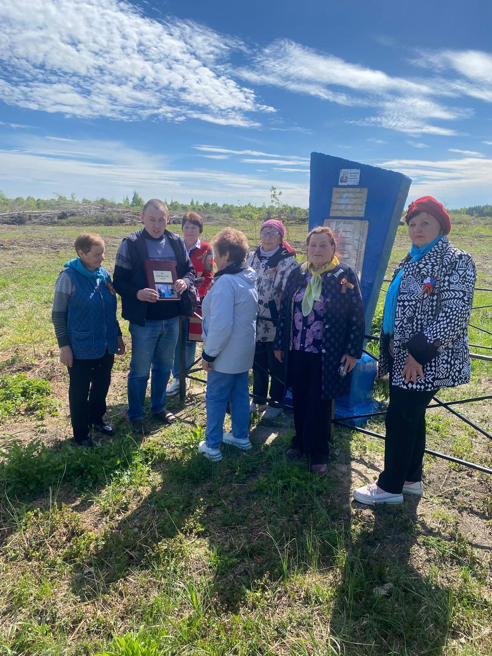 Члены клуба «В кругу друзей» Брасовской районной газеты «Вестник» почтили память жертв фашистской аккупации