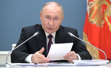Путин поговорил по телефону с Белозеровым и Богомазом в связи с ЧП под Брянском