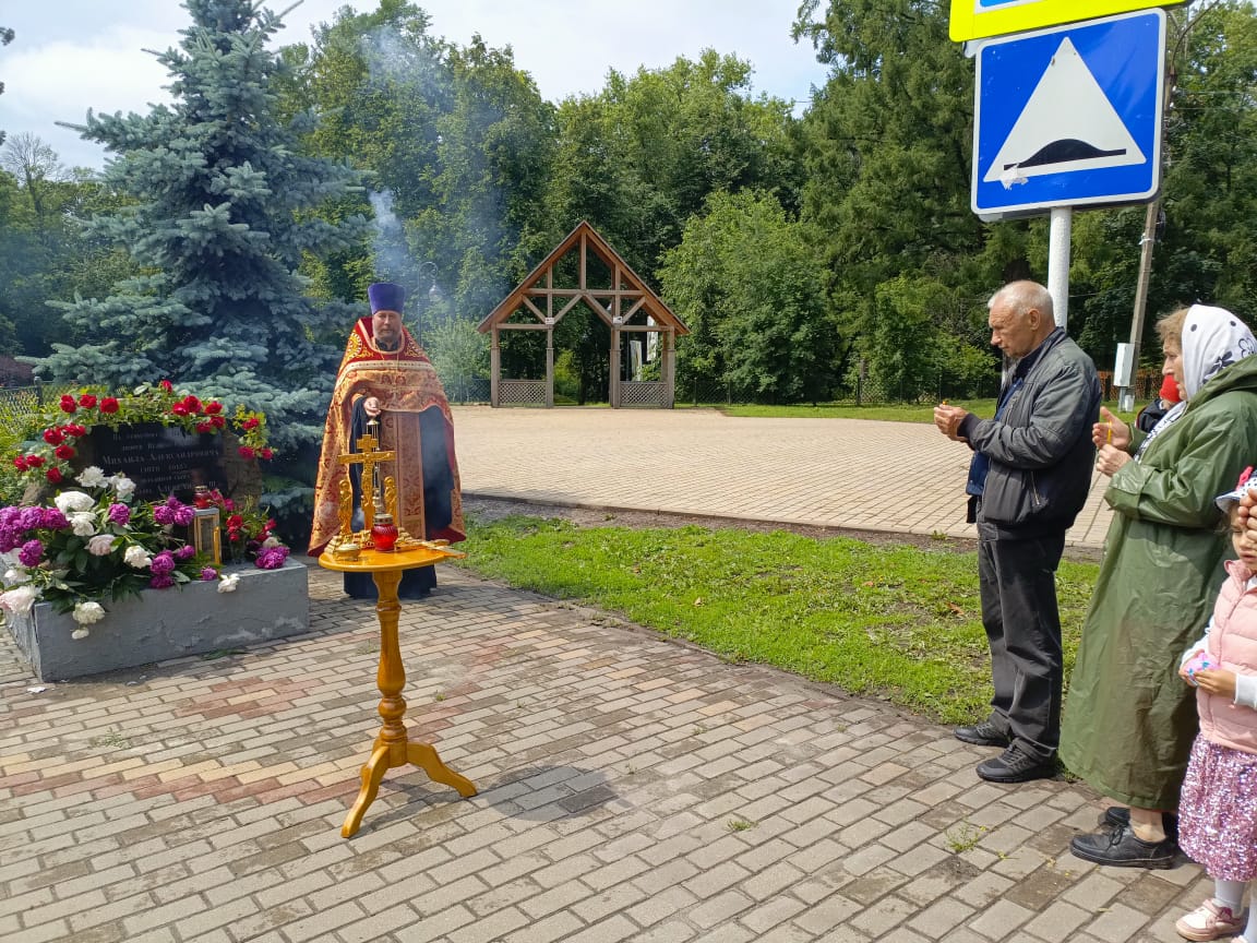 Благочинный Брасовского церковного округа совершил панихиду в годовщину расстрела Великого князя Михаила Александровича