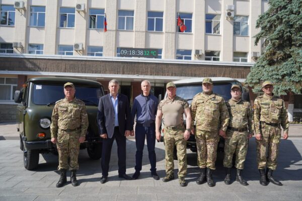 Бойцам  БАРС-Брянск вручили ключи от новых автомобилей