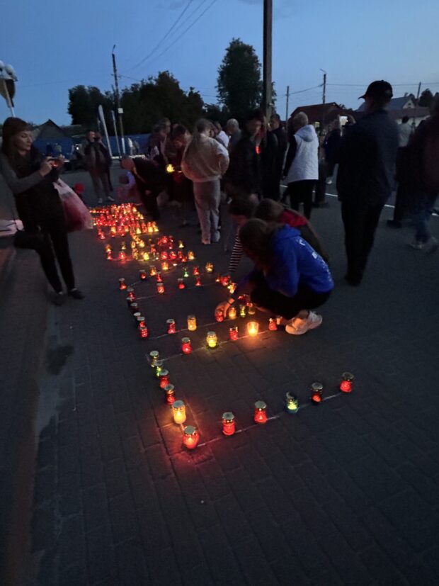 В канун Дня памяти и скорби у воинского мемориала на площади Победы прошла акция-реквием «Свеча памяти»
