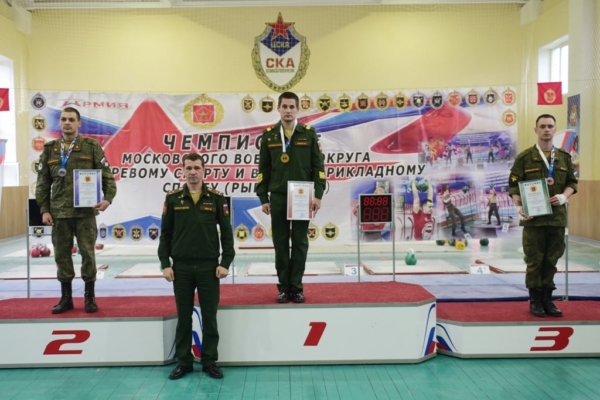 Максим Дубинин победил на чемпионате Московского военного округа по гиревому спорту и рывку гири