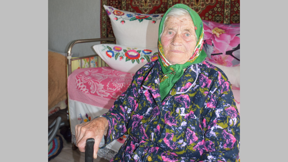 В Климовском районе ветеран труда Надежда Хатуницкая отметила 90-летие