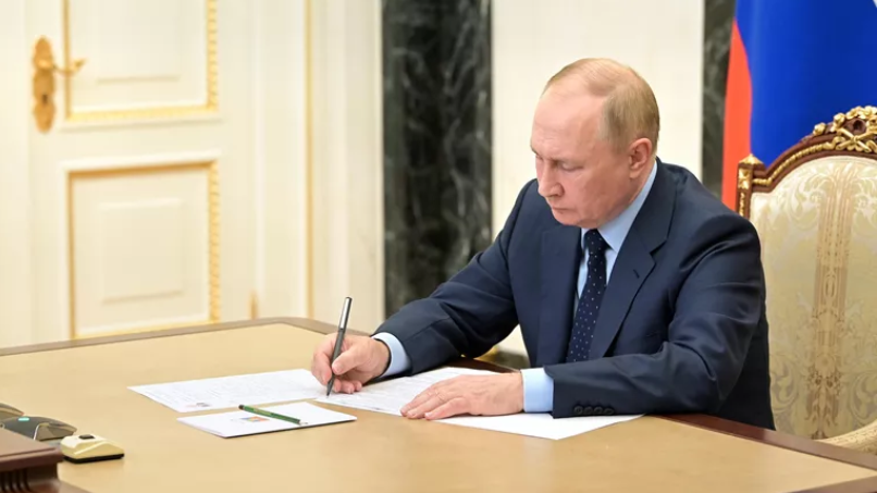 Президент Владимир Путин подписал закон о сохранении статуса сельхозпроизводителя