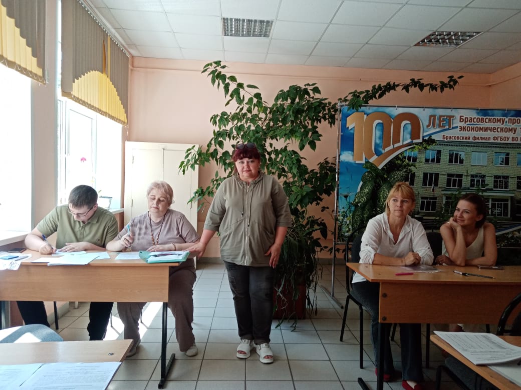 В Брасовском промышленно-экономическом техникуме активно проходит приемная кампания