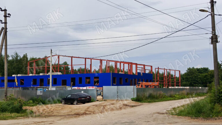 В Новозыбкове строительство спортивного объекта идет полным ходом