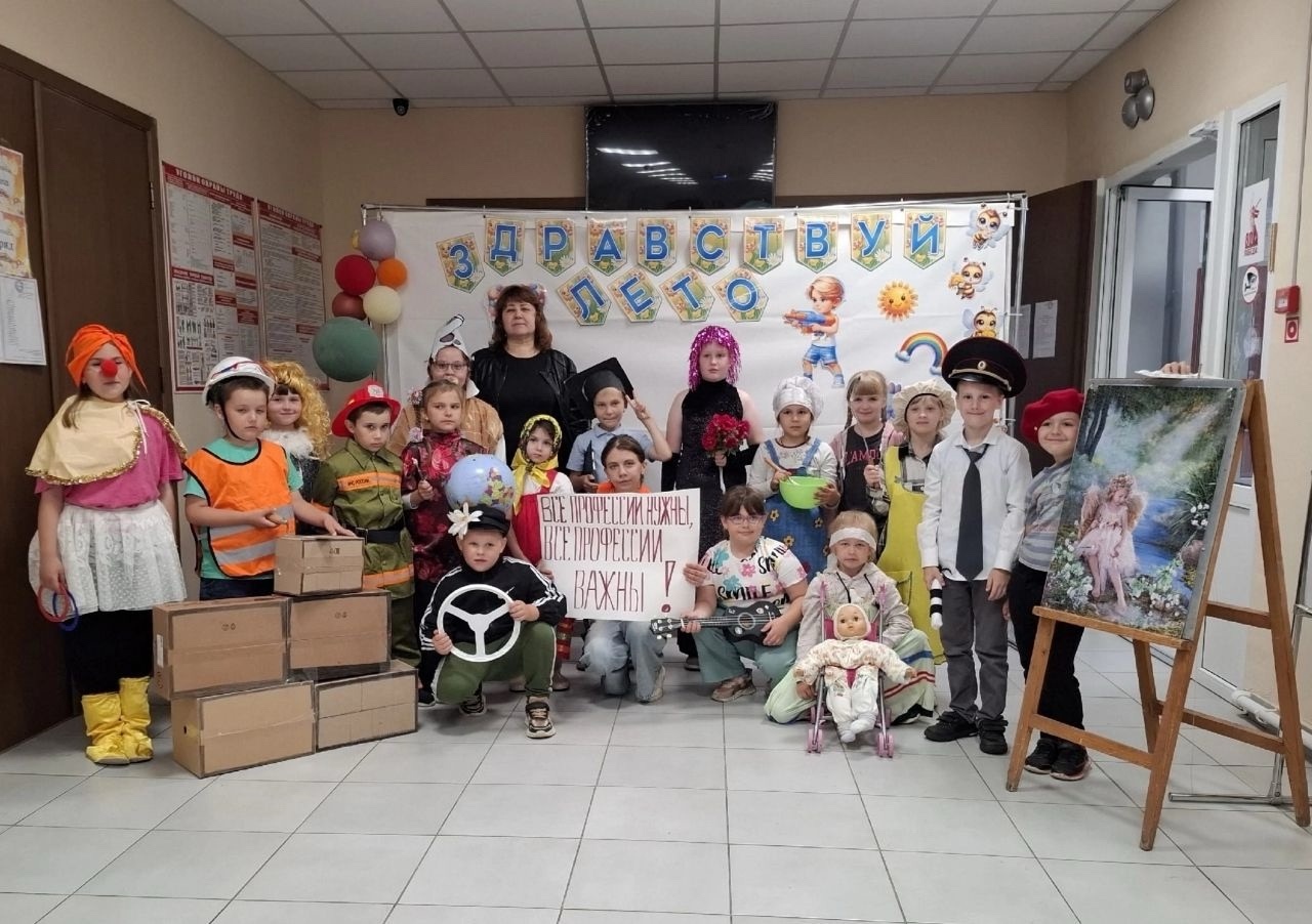 В Брасово школьников и студентов познакомили с разными профессиями