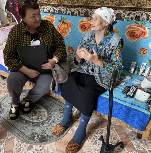 Специалисты Комплексного центра социального обслуживания населения продолжают выезды в села района