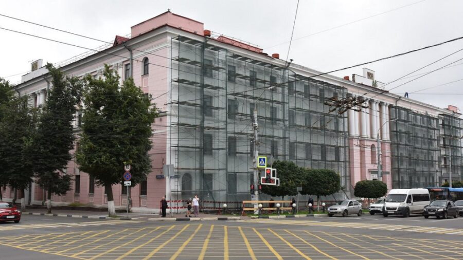В Брянске на объекте филиала Сеченовского университета трудятся 150 рабочих