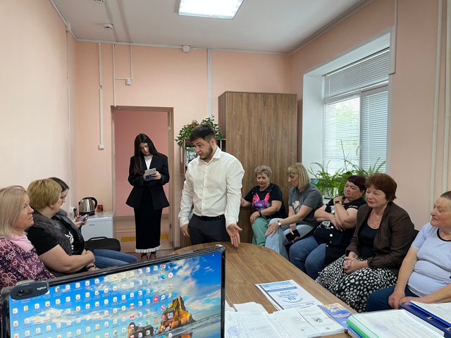В Комплексном центре социального обслуживания населения шло обучение по правовой грамотности для членов клуба «Активное долголетие»