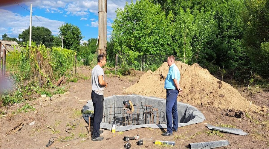 В Комаричском районе строят новую водонапорную башню