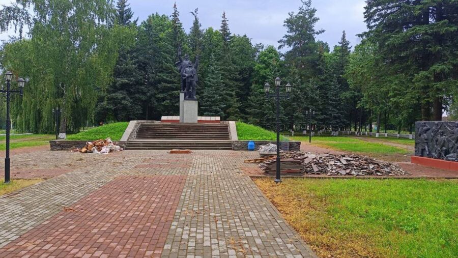 В Суземке благоустраивают «Курган славы»