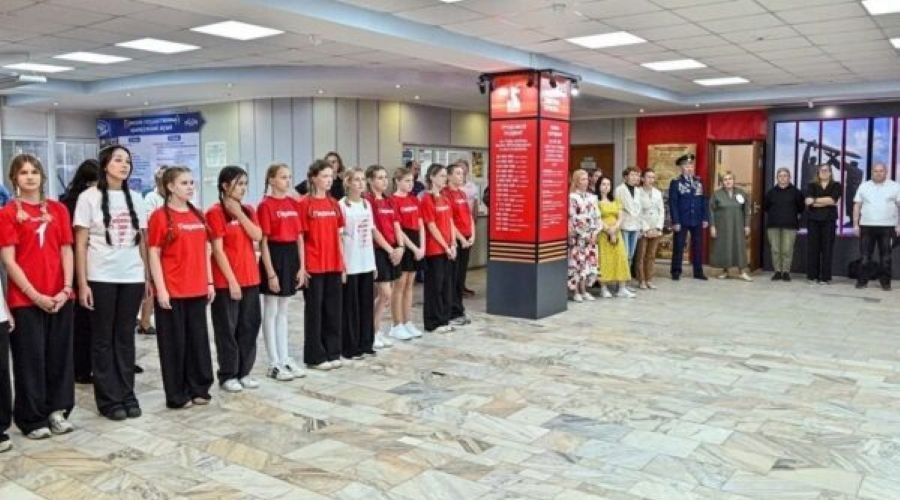 В Брянске открылась выставка «Юношеству — окрыляющий пример»