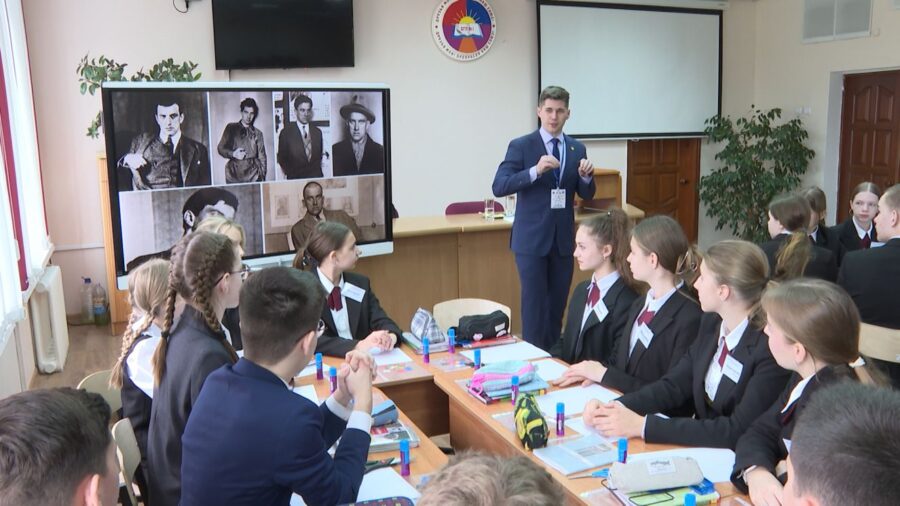 Брянский педагог Ярослав Бабарин участвует во Всероссийском конкурсе «Учитель года — 2025»