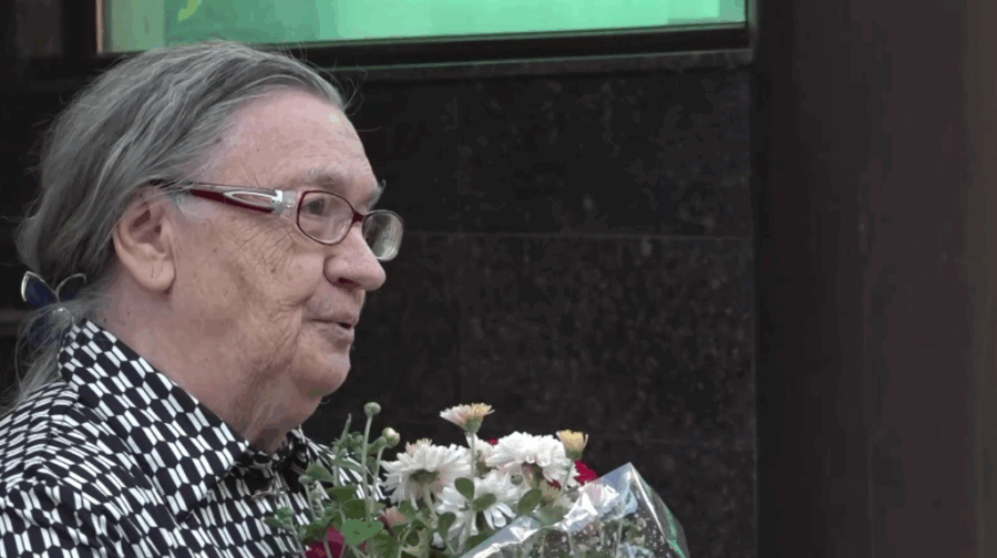 Легендарную спортсменку и блокадницу Самотёсову поздравили артисты Брянской филармонии