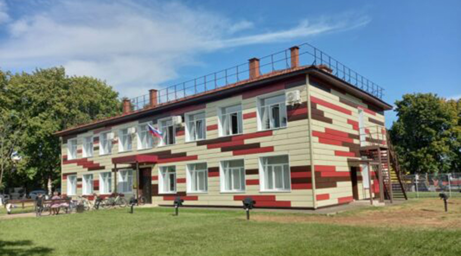 Самое красивое здание брянской Добруни заиграло новыми красками