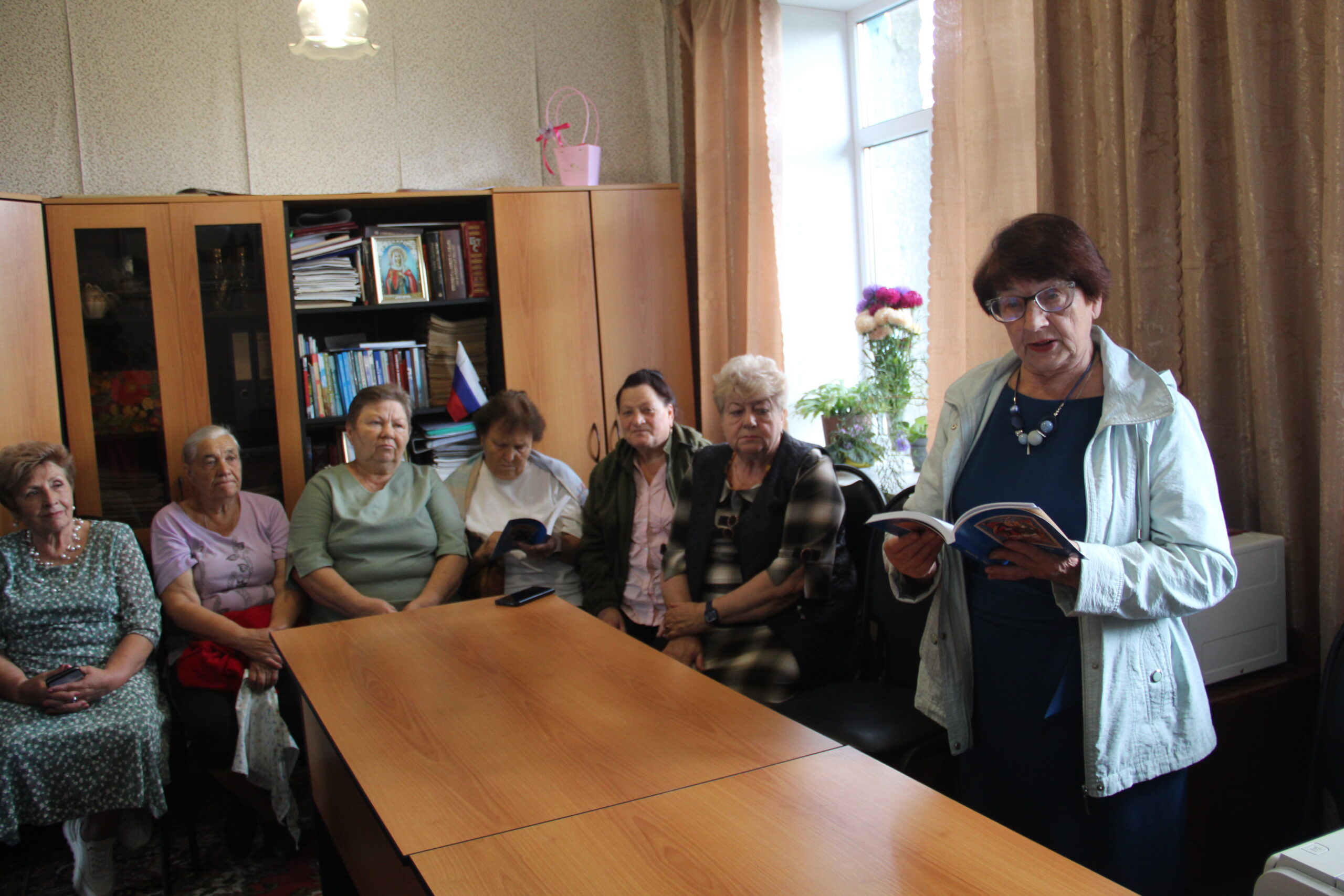 В клубе «В кругу друзей» состоялась презентация книги Николая Диченкова