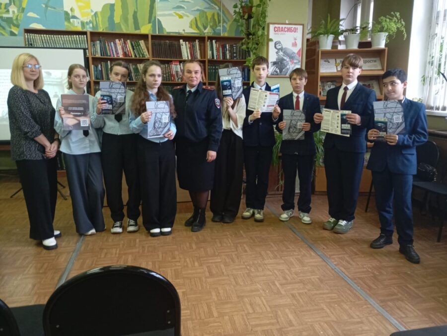 Транспортные полицейские Унечи провели «Урок безопасности» для учеников городских школ