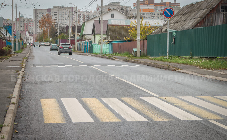 В Брянске на улице Малыгина сделали четыре пешеходных перехода