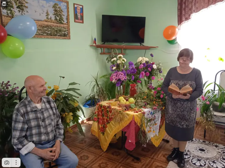 В Брасовском доме-интернате прошёл литературно-развлекательный час  «Закружилась в книгах осень»