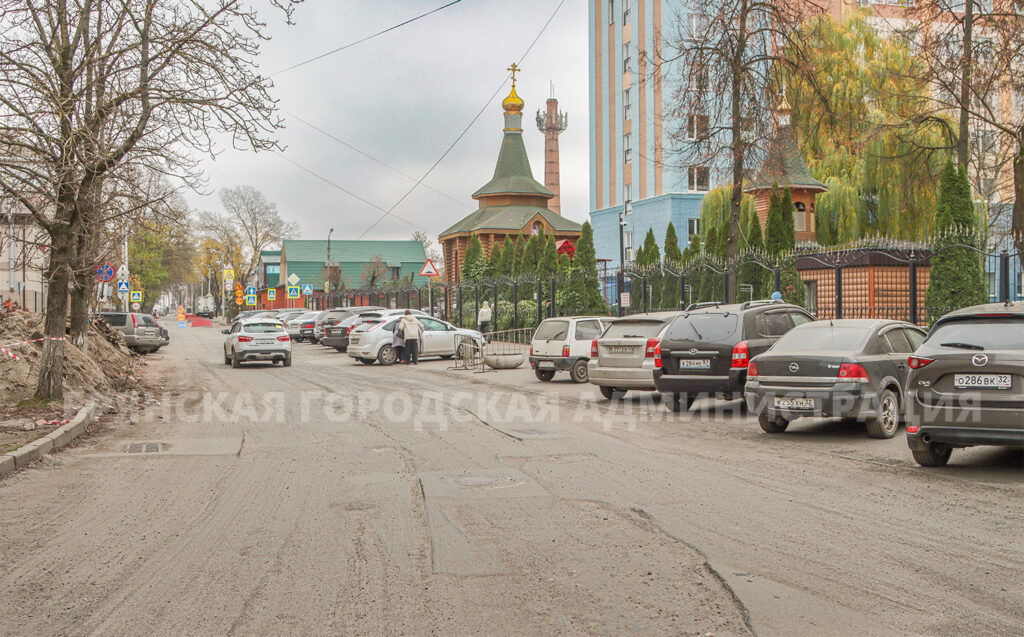 В Брянске на улице Камозина убрали старый асфальт