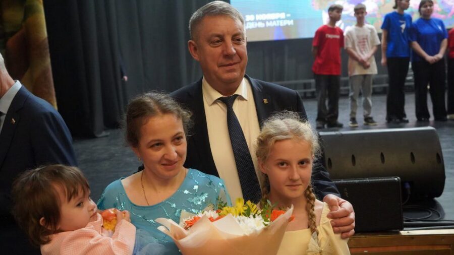 На Брянщине активно развивается поддержка родителей и детей