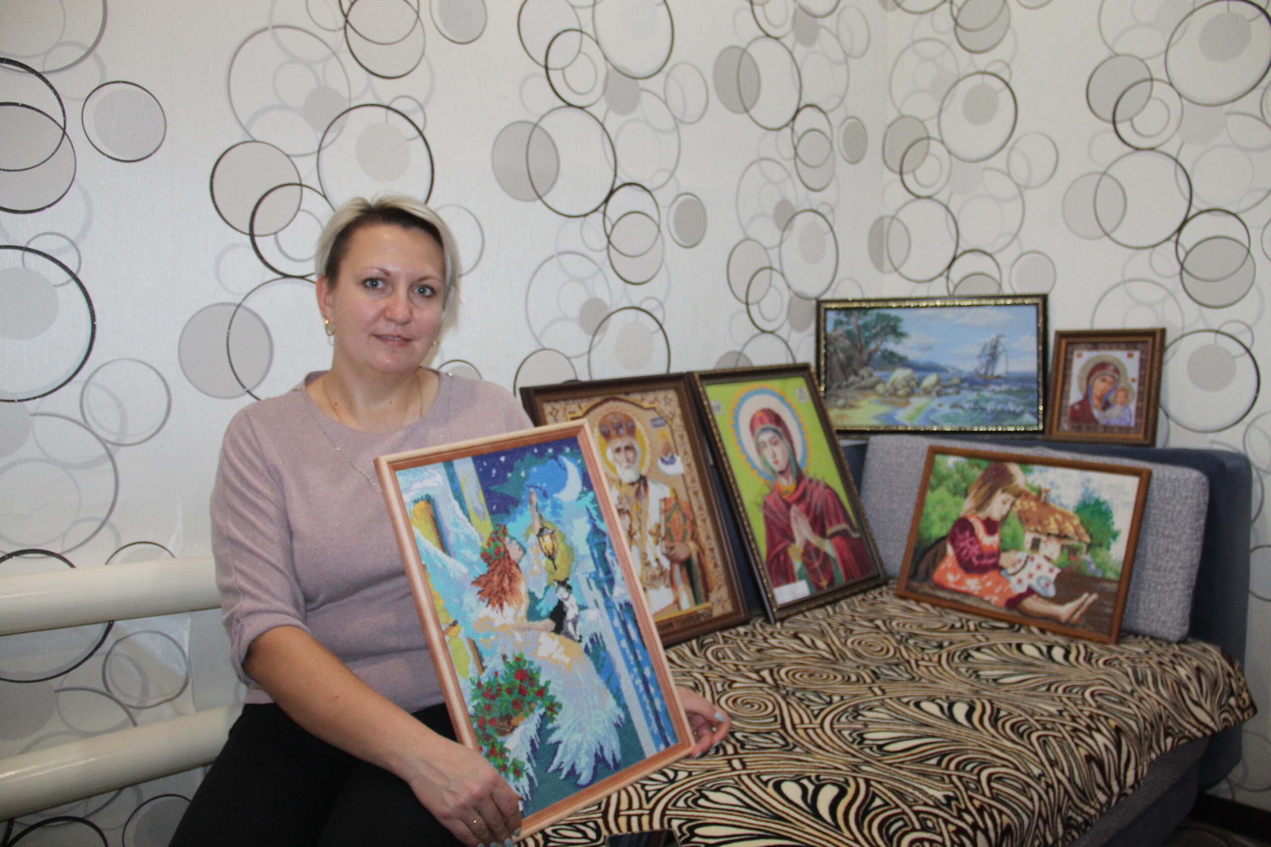 Брасовская мастерица продолжает традиции вышивания