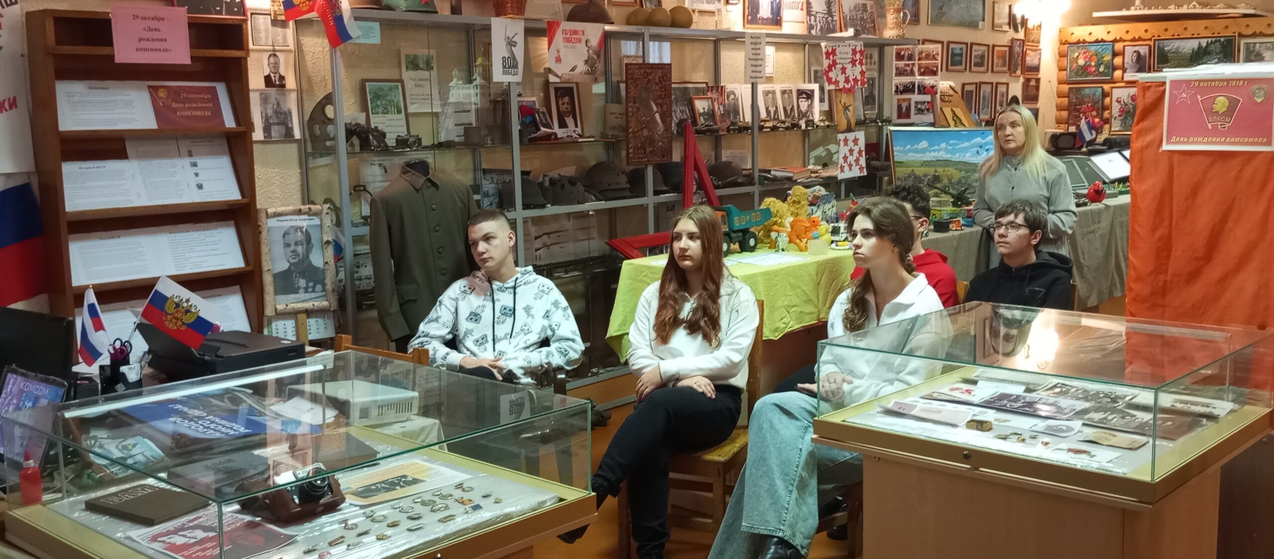 В  музее Брасовского района прошла выставка, посвященная Дню рождения комсомола