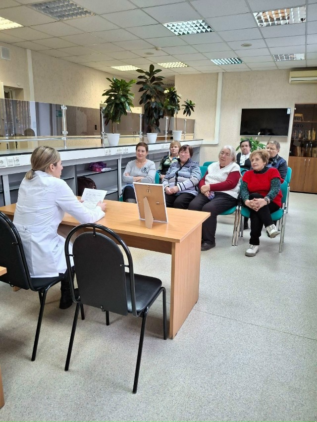 В рамках Всемирного дня борьбы с инсультом врач-невролог Брасовской ЦРБ провела лекцию