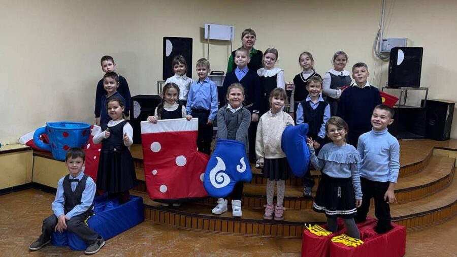 В Брасовском районе школьники отметили день рождения Деда Мороза