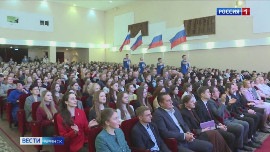 В Брянске открылся II региональный педагогический фестиваль «На крыльях мастерства»