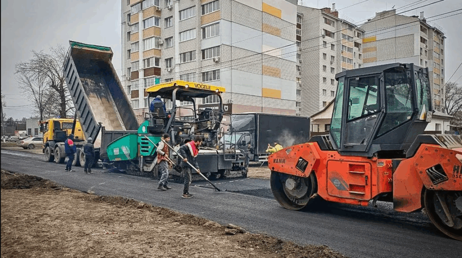 В Брянске на улице Куйбышева уложили выравнивающий слой асфальта