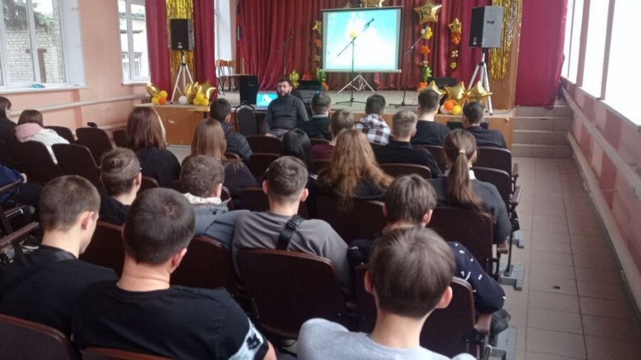 Брасовские студенты встретились с участником СВО Александром Новиковым