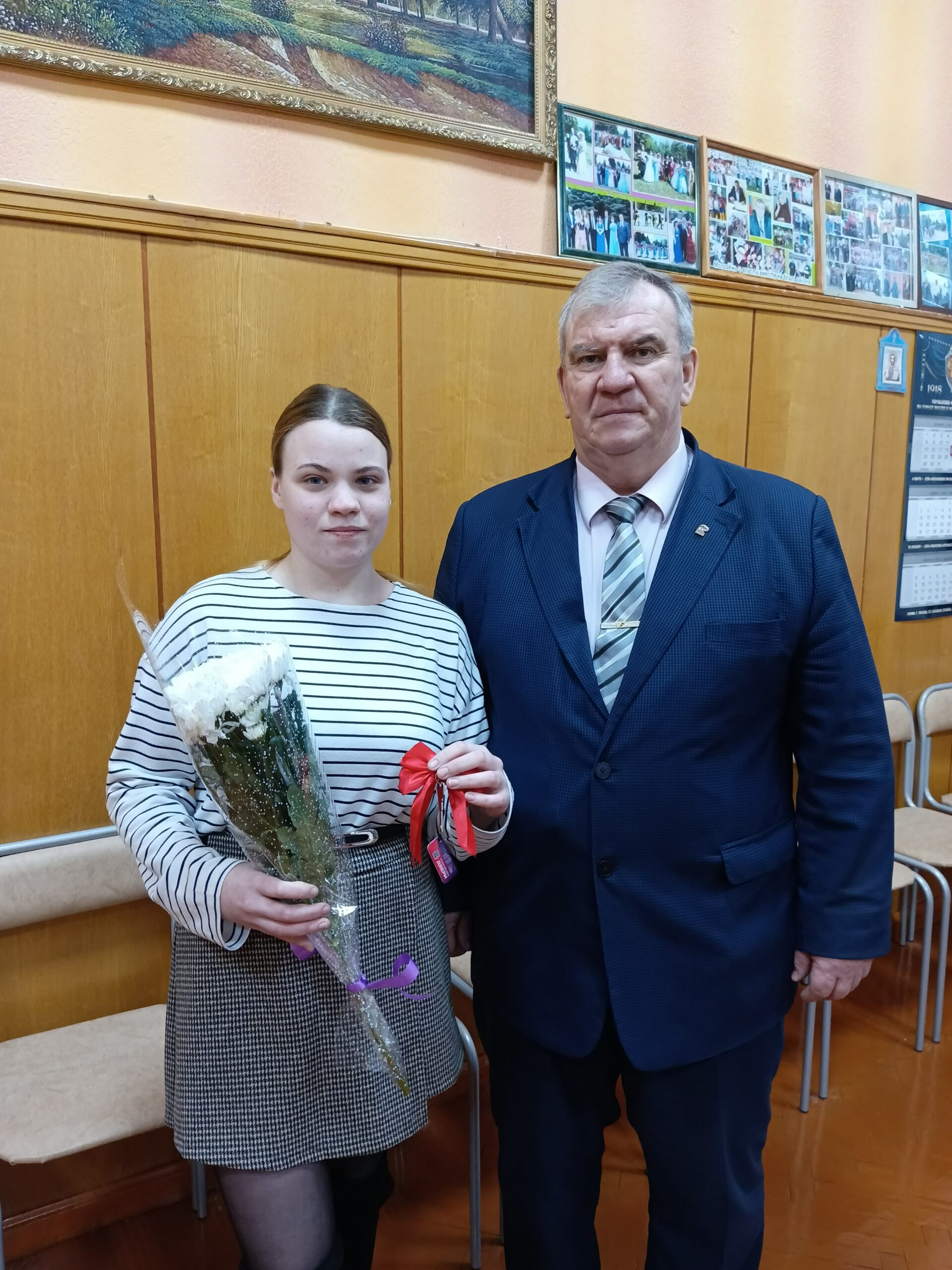 В Брасовском районе вручили ключи от квартиры сироте Анастасии Сидоренко