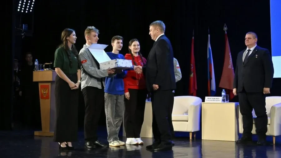 Александр Богомаз отметил успехи брянских активистов