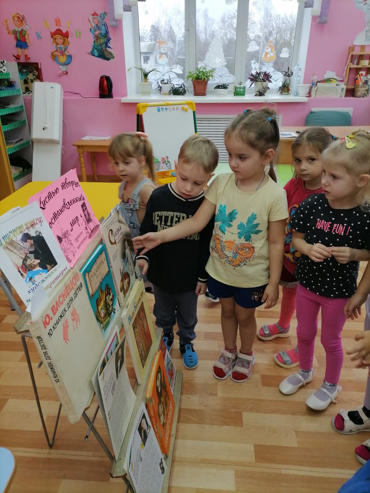 В  детском саду № 5 п. Локоть рассказали о художниках-иллюстраторах