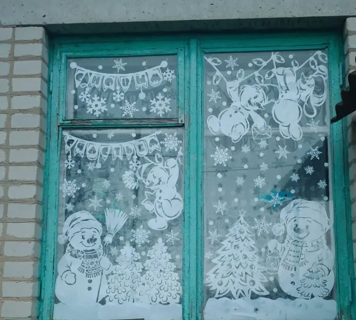 В Осотской сельской библиотеке Брасовском районе оформили помещение к Новому Году