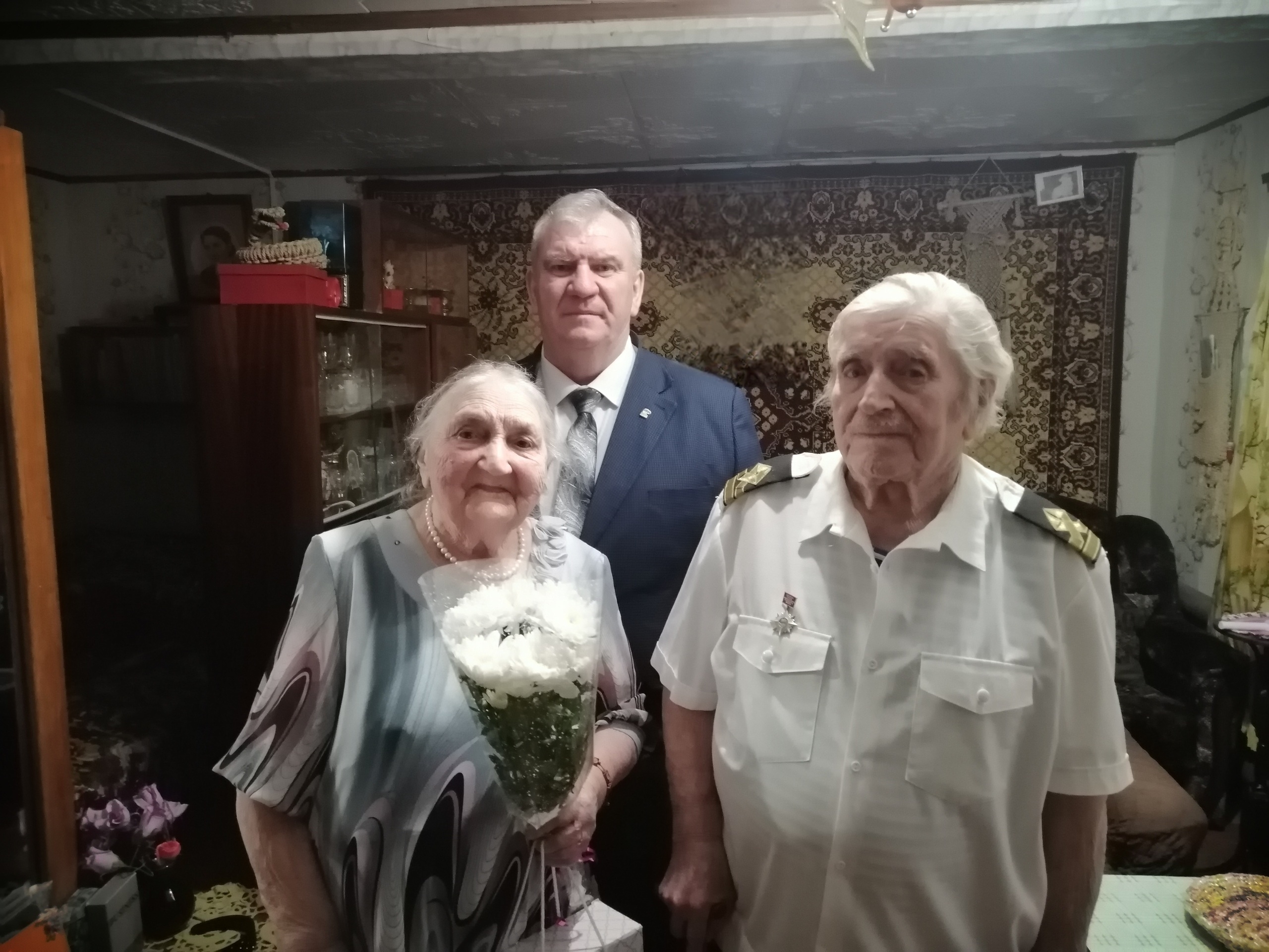 В поселке Локоть Брасовского района поздравили труженицу тыла с 95-летием