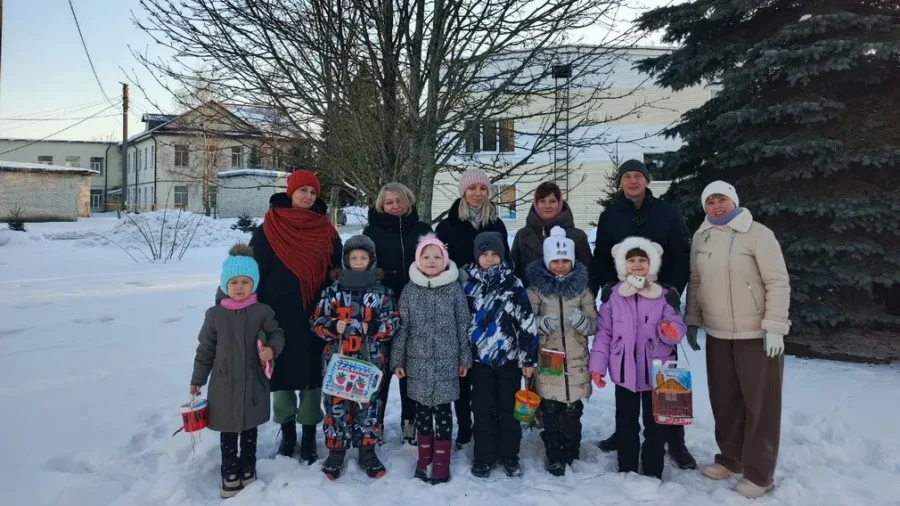 Локте участники объединения «В кругу семьи» сделали кормушки для птиц