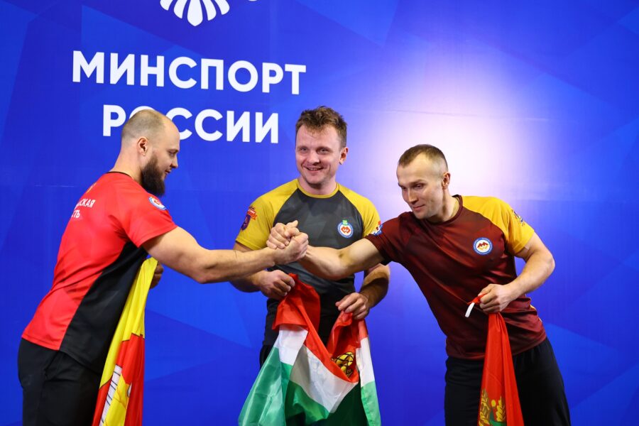 Брянские спортсмены приняли участие в чемпионате и первенстве ЦФО по армрестлингу