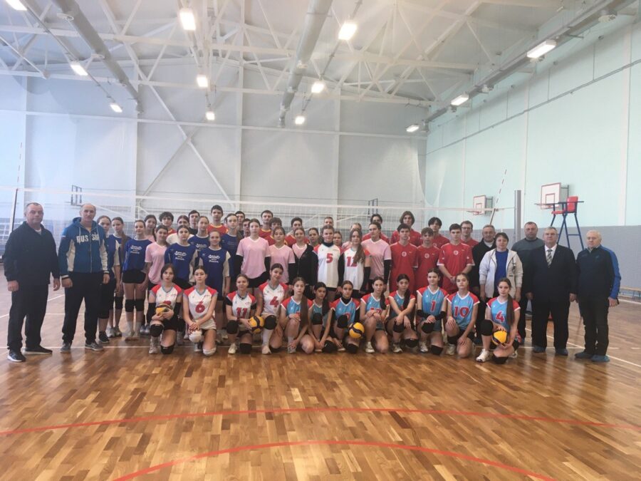 В п. Локоть прошел Новогодний турнир по волейболу «Рандеву-2026»