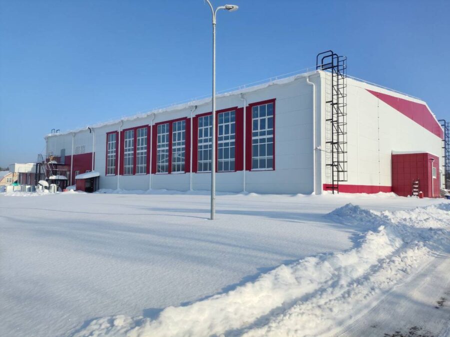 Оборудование и мебель установили в новом спорткомплексе в Клетне