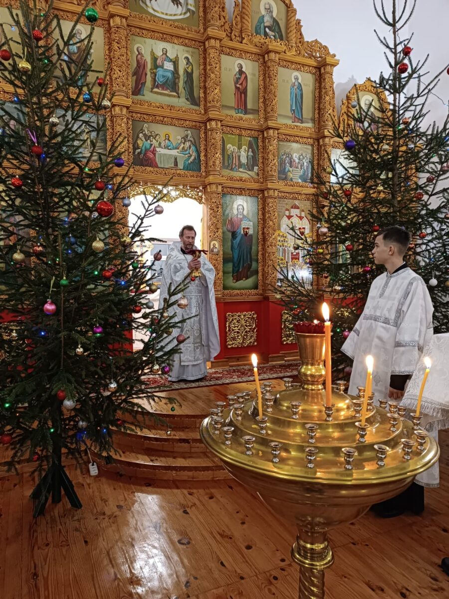 В Брасовском благочинии совершено богослужение в новогоднюю ночь