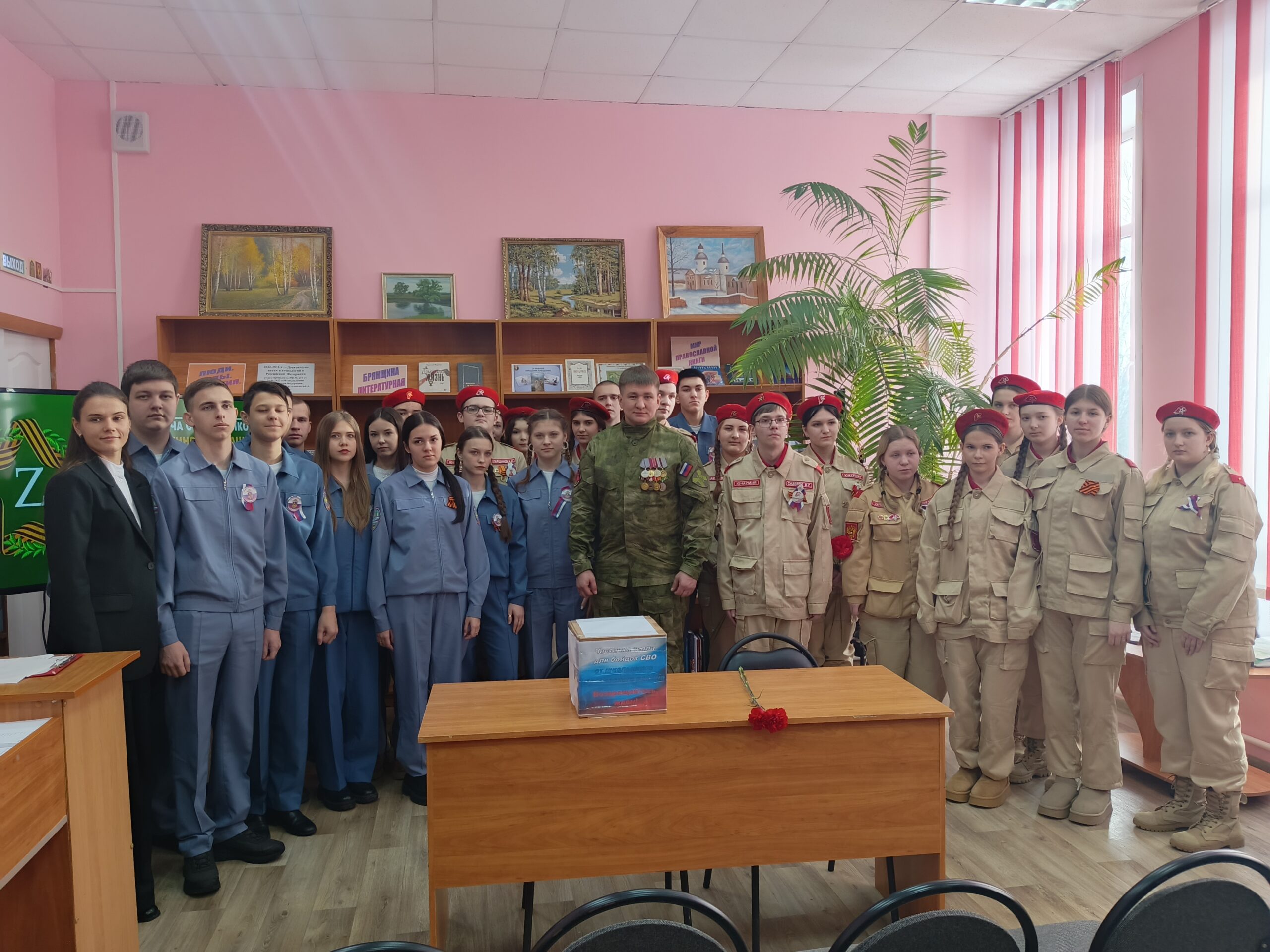 Час мужества с героем СВО для школьников и студентов прошел в Брасовском районе