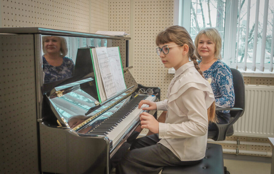 В пристройке к школе искусств №10 впервые зазвучало пианино