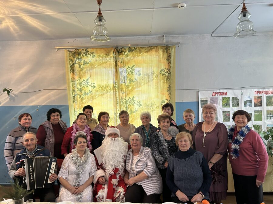 Участники клуба «В кругу друзей» провели мероприятие «Новогодний фейерверк»