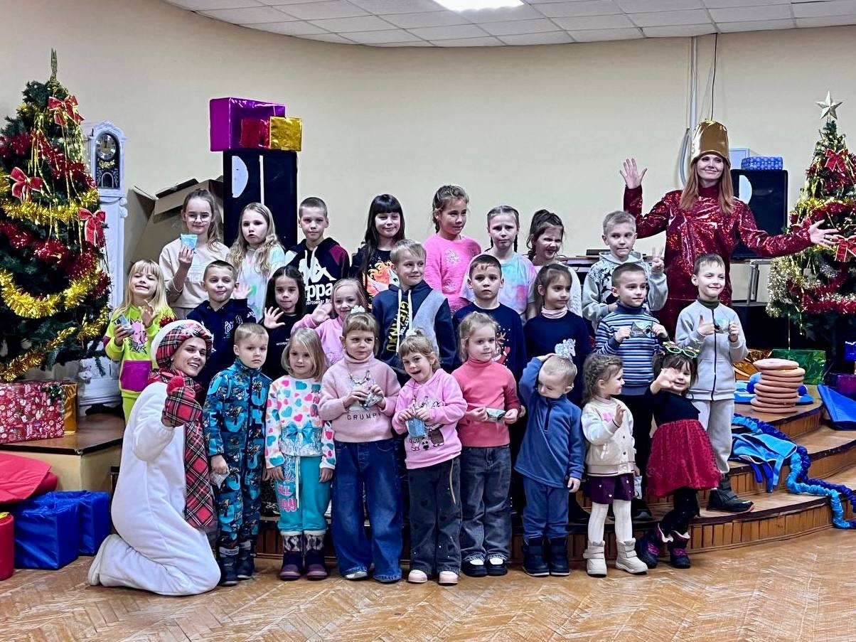 В КДЦ Брасовского района прошла игровая программа «Новогодние забавы».